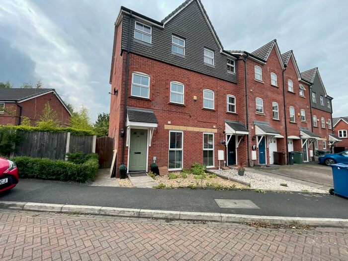 3 Bedroom Town House To Rent In New Bridge Gardens, Bury, BL9