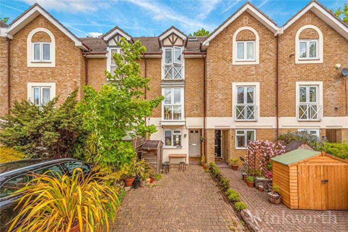 3 Bedroom Apartment To Rent In Water Lane, London, SE14