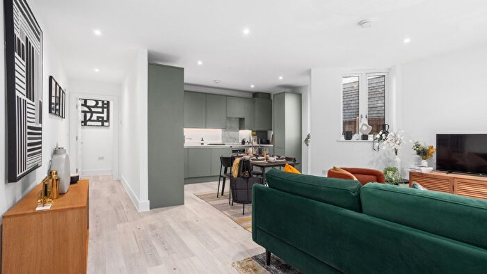 1 Bedroom Flat For Sale In Grovelands Road, Purley, CR8