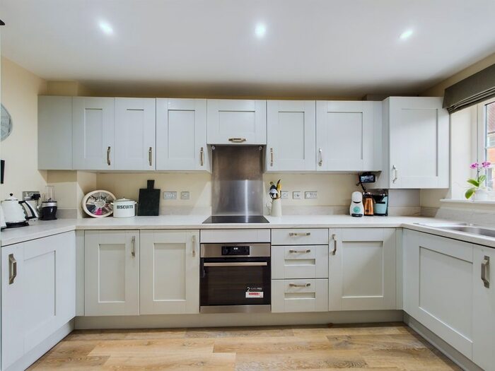 2 Bedroom End Of Terrace House To Rent In Illett Way, Faygate, Horsham, RH12