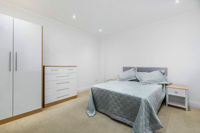 2 Bedroom Property To Rent In Palace Gardens Terrace, Kensington, London, W8