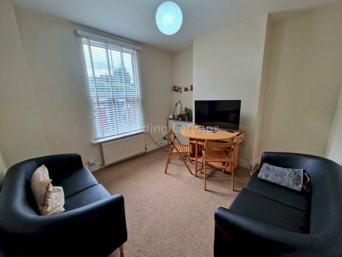 4 Bedroom Terraced House To Rent In De Beauvoir Road, Reading - Full Refurb For, RG1
