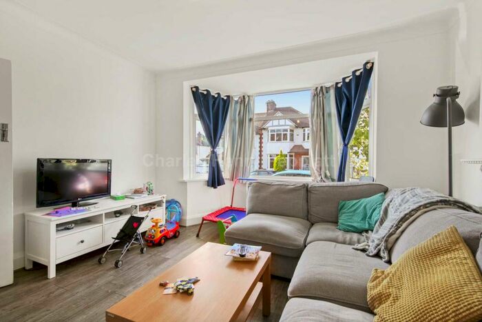 3 Bedroom Semi-Detached House To Rent In Naylor Road, Whetstone, N20