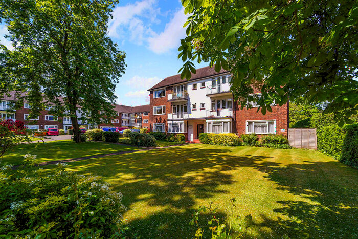 2 Bedroom Apartment To Rent In Hollingsworth Court, KT6
