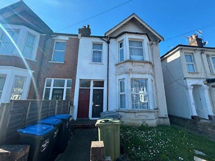 3 Bedroom Flat For Sale In Bruce Road, London, NW10