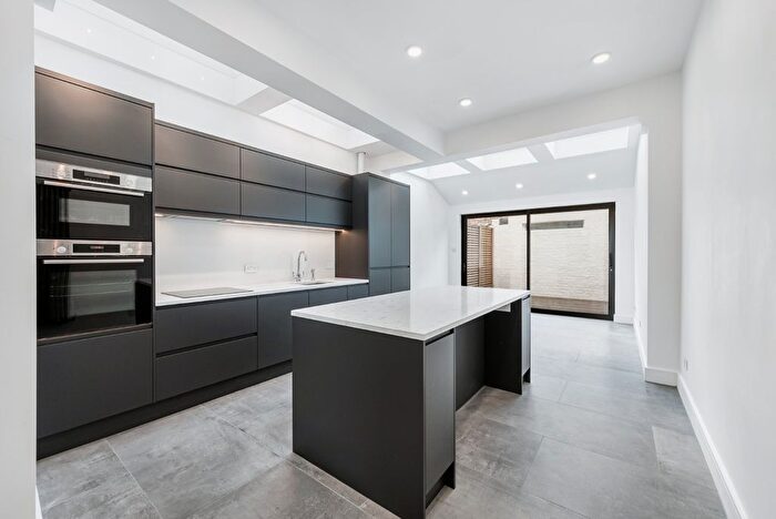 1 Bedroom Flat To Rent In Acton Lane, Chiswick Park, W4