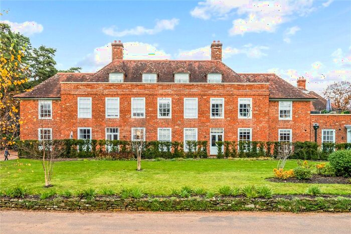 3 Bedroom Flat For Sale In Adams Walk, Midhurst, West Sussex, GU29