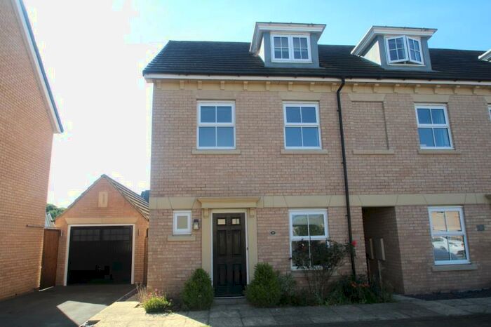 4 Bedroom Town House To Rent In St. Andrews Walks, Newton Kyme, Tadcaster, LS24