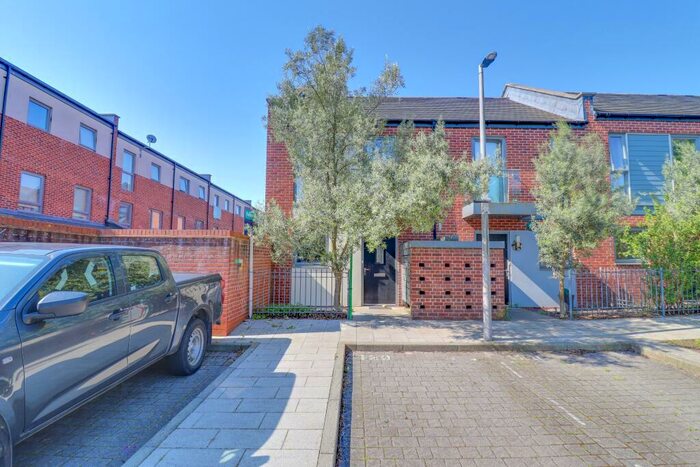 2 Bedroom End Of Terrace House To Rent In Joiners Mews, Woolston, SO19