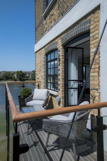3 Bedroom Flat To Rent In Rainville Road, London, W6