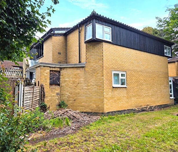 2 Bedroom Flat For Sale In Kiln Shaw, Langdon Hills, Basildon, SS16