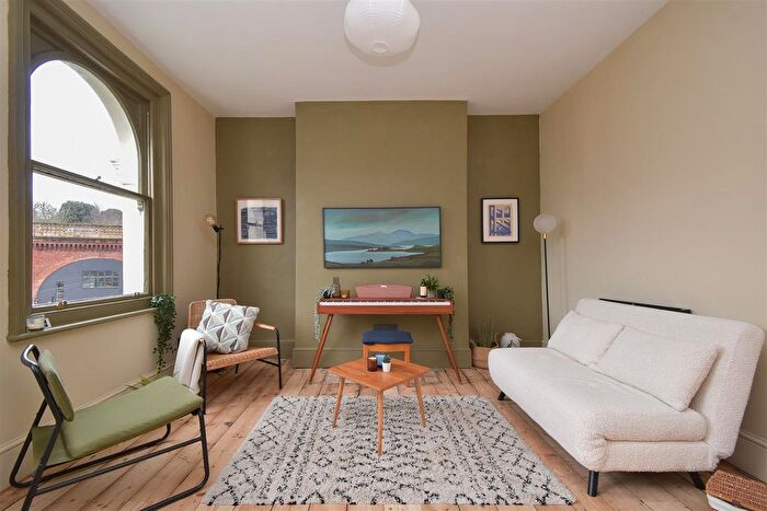 1 Bedroom Flat For Sale In Braybrooke Terrace, Hastings, TN34