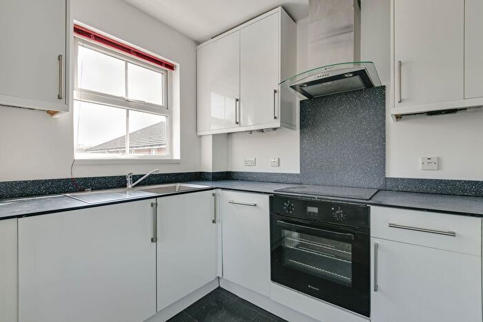2 Bedroom Flat To Rent In Commercial Way, London, SE15