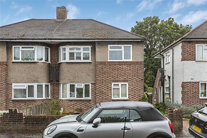 2 Bedroom Maisonette For Sale In Redfern Avenue, Whitton, Hounslow, TW4