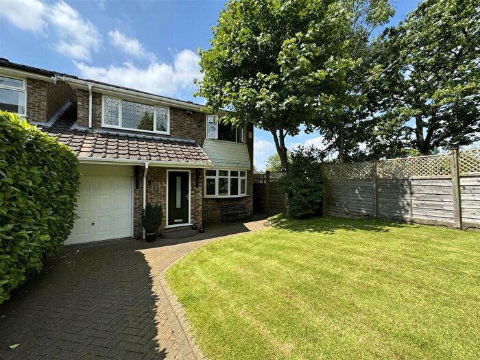 4 Bedroom Link Detached House For Sale In Rookery Close, Stalybridge, SK15