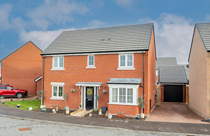 4 Bedroom Detached House For Sale In Deerhound Crescent, Houghton Regis, Dunstable, LU5