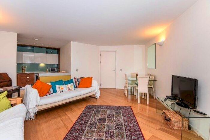 2 Bedroom Flat To Rent In - High Road, London, E18