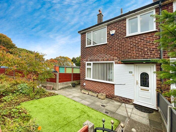 4 Bedroom Terraced House For Sale In Wolsey Close, Radcliffe, M26