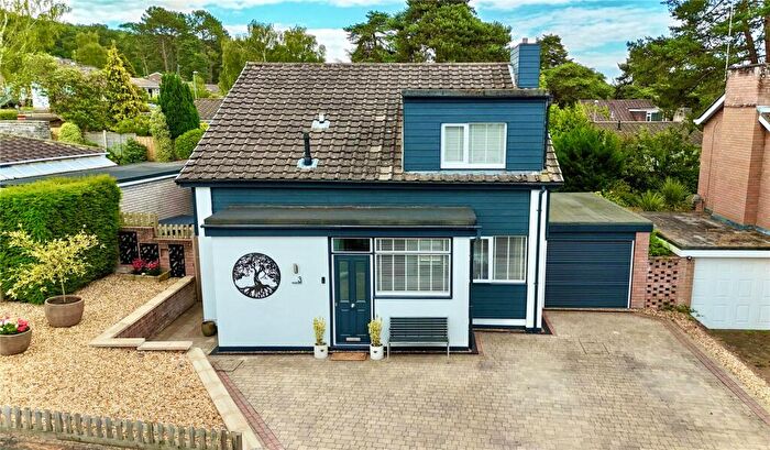 4 Bedroom Detached House For Sale In Lynton Crescent, Christchurch, Dorset, BH23
