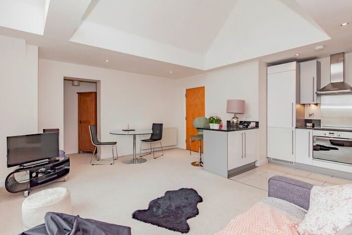 2 Bedroom Flat To Rent In Banbury Road, Oxford, OX2