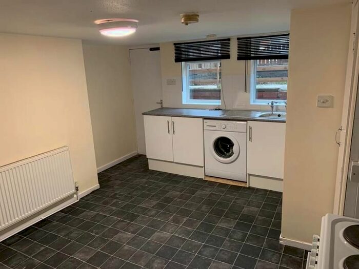2 Bedroom Property To Rent In Longroyd Grove, Hunslet, Leeds LS11