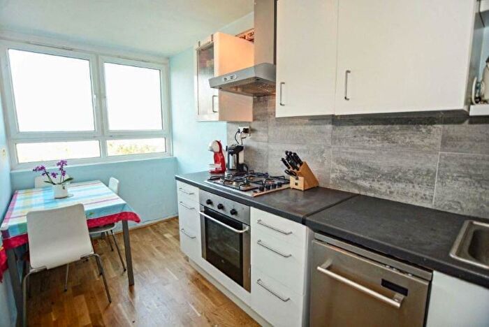 1 Bedroom Flat To Rent In Totteridge House, Clapham Junction, SW11