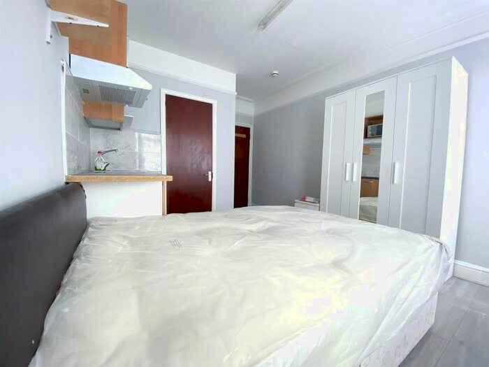 1 Bedroom Flat To Rent In High Street, Edgware, HA8