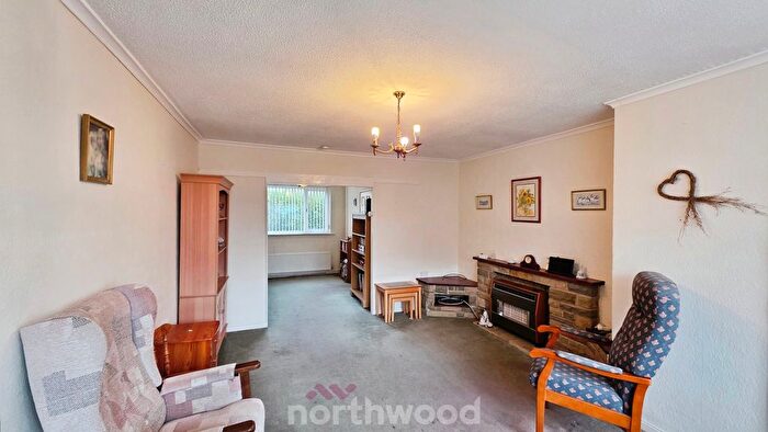 3 Bedroom Semi-detached House For Sale In Colchester Court, Scawsby, Doncaster, DN5