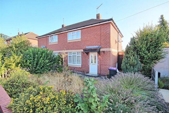 2 Bedroom Semi-Detached House For Sale In Glebe Road - Hertford, SG14