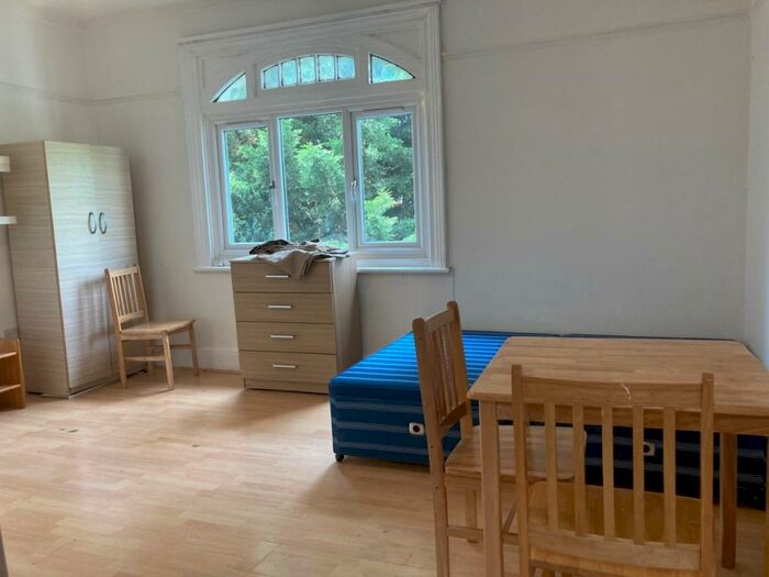 Studio To Rent In Green Lanes, Palmers Green, N13