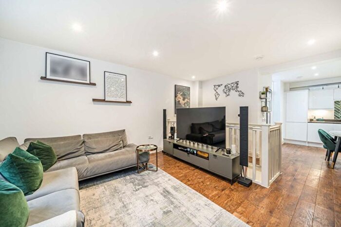 2 Bedroom Maisonette For Sale In Waterloo Road, Southbank, SE1