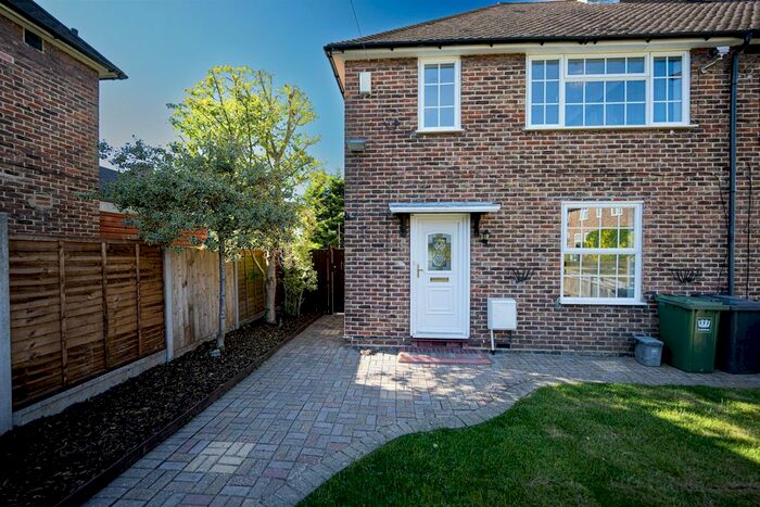 3 Bedroom Property To Rent In Crutchley Road, London, SE6