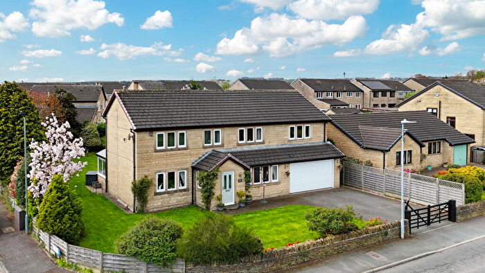 5 Bedroom Detached House For Sale In Farm Field View, Moor Lane, Highburton, HD8