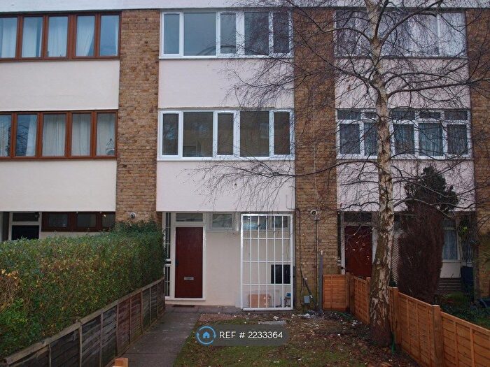 4 Bedroom Semi-Detached House To Rent In Hayward Gardens, London, SW15