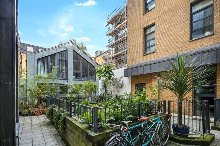 2 Bedroom Flat To Rent In Roman Apartments, Silesia Buildings, London, E8