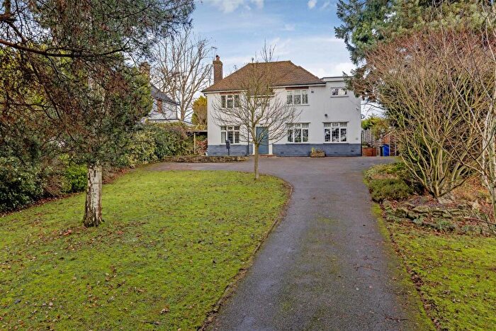 4 Bedroom Detached House For Sale In Newbold Road, Upper Newbold, Chesterfield, S41