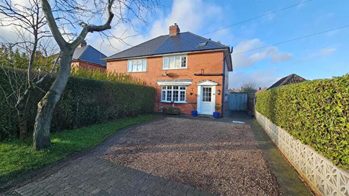 3 Bedroom Semi Detached House For Sale In Tithby Road, Bingham, NG13