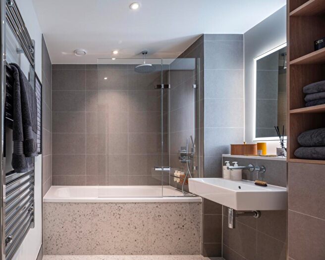 1 Bedroom Flat To Rent In Bloom East, Nine Elms Ln, Nine Elms, London, SW11