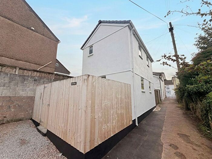 2 Bedroom Detached House For Sale In Lower Pumpfield Row, Pool, TR15