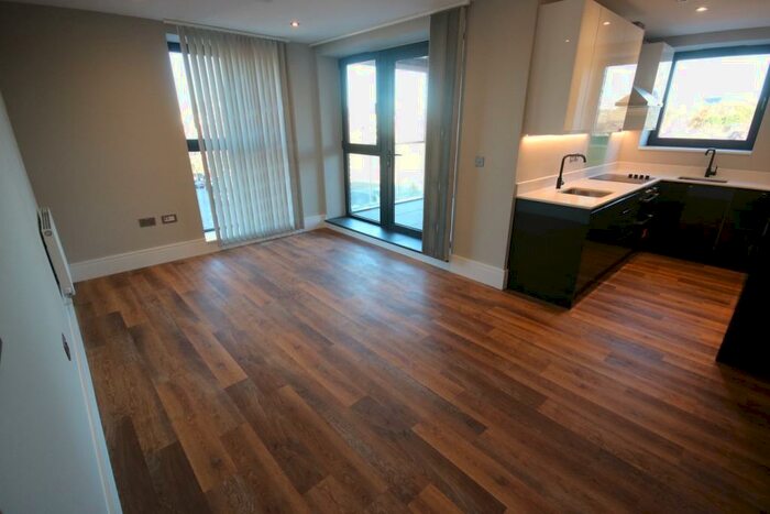 2 Bedroom Flat To Rent In A Heather Gardens, London, NW11