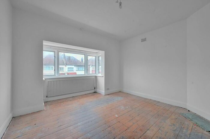 5 Bedroom Semi-Detached House To Rent In Norbury Crescent, Norbury, SW16