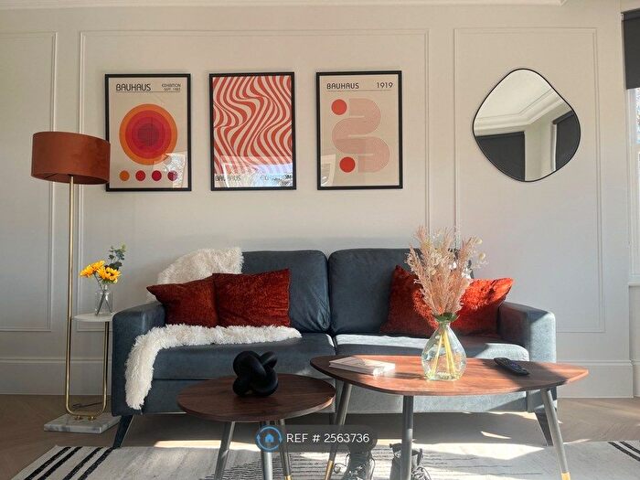 2 Bedroom Flat To Rent In Rosemont Road, London, W3