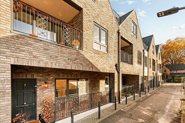 1 Bedroom Flat For Sale In Factory Yard, Hanwell, London, W7