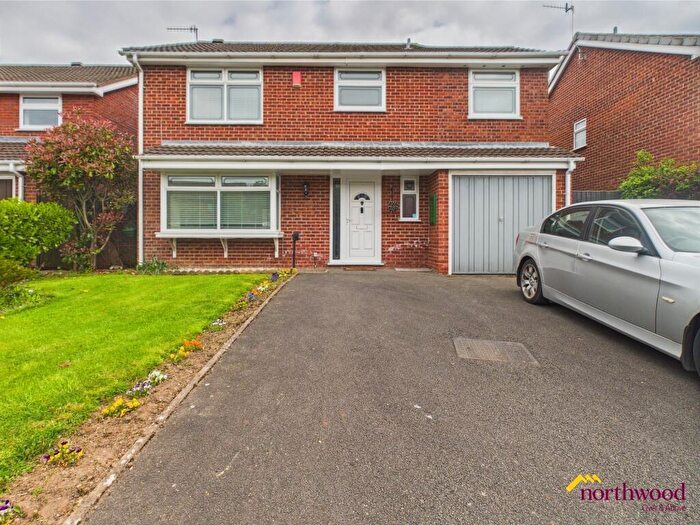 4 Bedroom Detached House To Rent In Constance Avenue, Trentham, Stoke-on-Trent, ST4