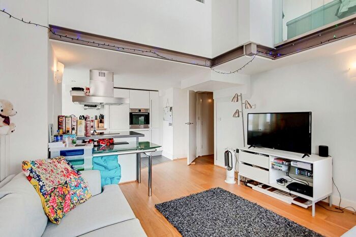 3 Bedroom Flat To Rent In Cadogan Road, Woolwich, London, SE18