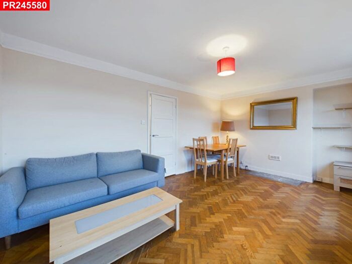 3 Bedroom Flat To Rent In Wentworth Park, London, N3