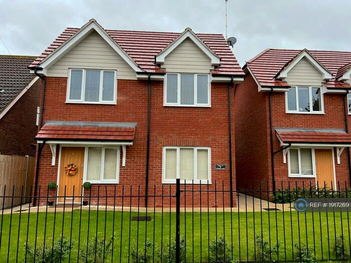 2 Bedroom Flat To Rent In Lavender Grove, Westcliff-On-Sea, SS0