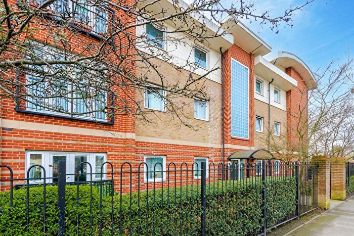 2 Bedroom Flat For Sale In Uxbridge Road, Uxbridge, UB10