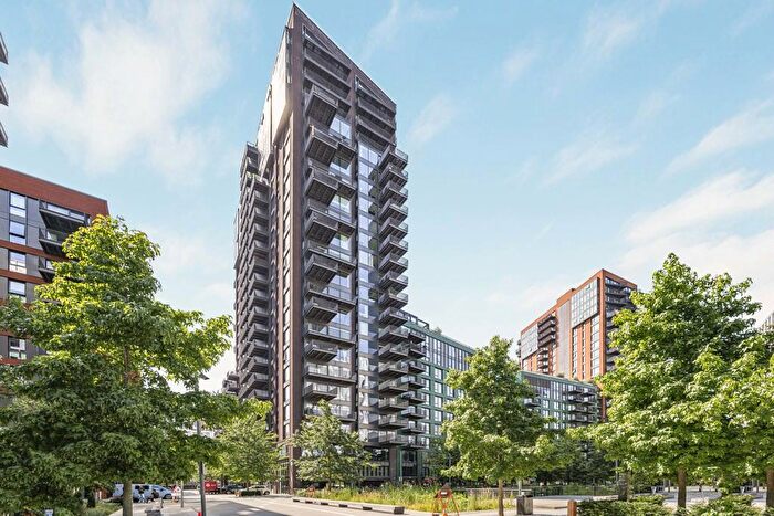 2 Bedroom Apartment To Rent In Viaduct Gardens, London, SW11