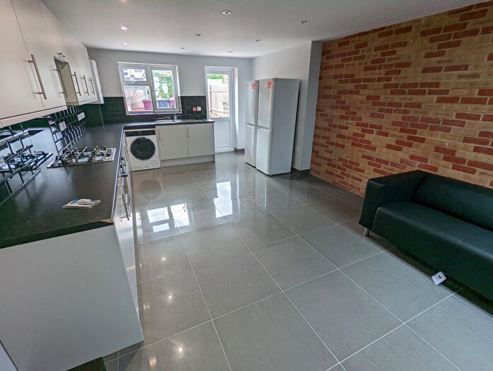 6 Bedroom Terraced House To Rent In De Beauvoir Road, Reading, RG1